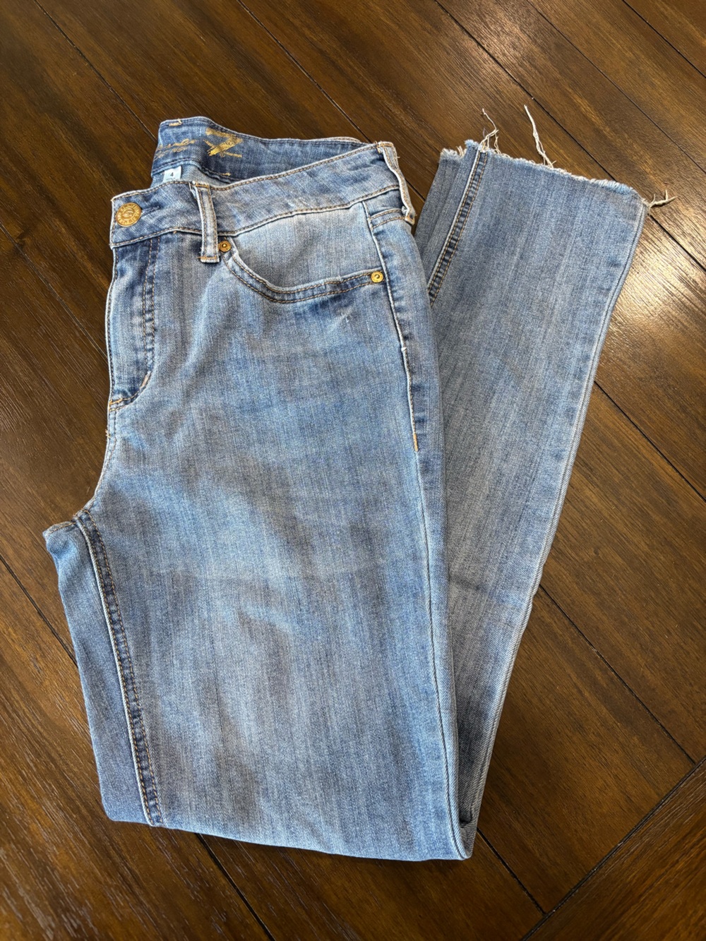 Seven7 Weekend Slim Fit Jeans Size 4 Light Wash Raw Hem Cropped Denim
